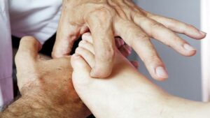 Sering Rasakan Mati Rasa Di Kaki Dan Tangan? Lakukan Ini! [Waktu Baca 2 Menit]