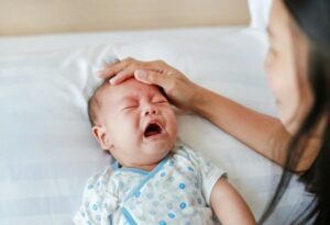 Bayi Anda Menangis Terus Menerus? Baca Ini! [Waktu Baca 2 Menit]